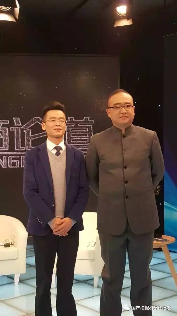 蔣金龍總經理與央視主持人朱軼合影