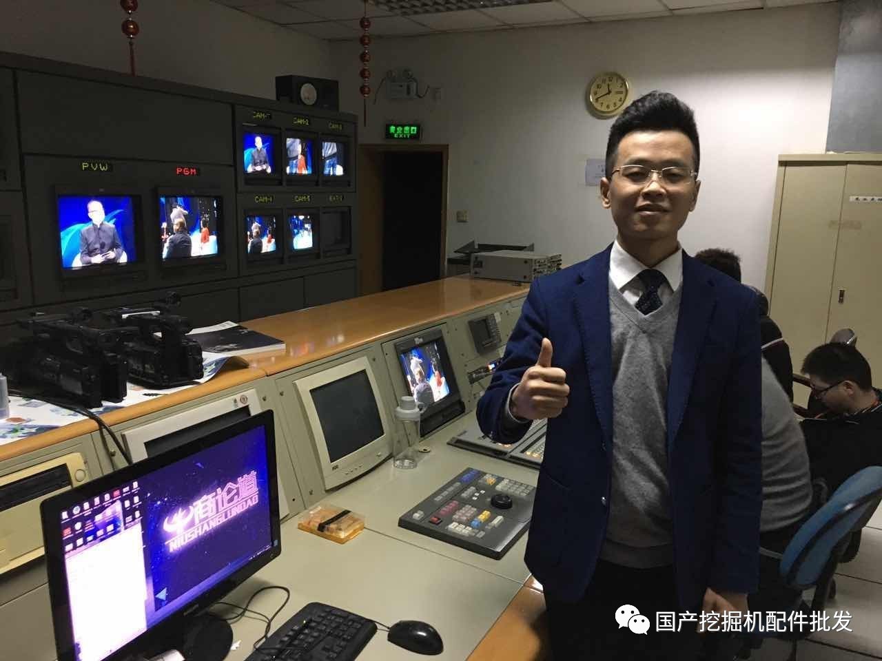 蔣金龍總經理在演播廳后臺