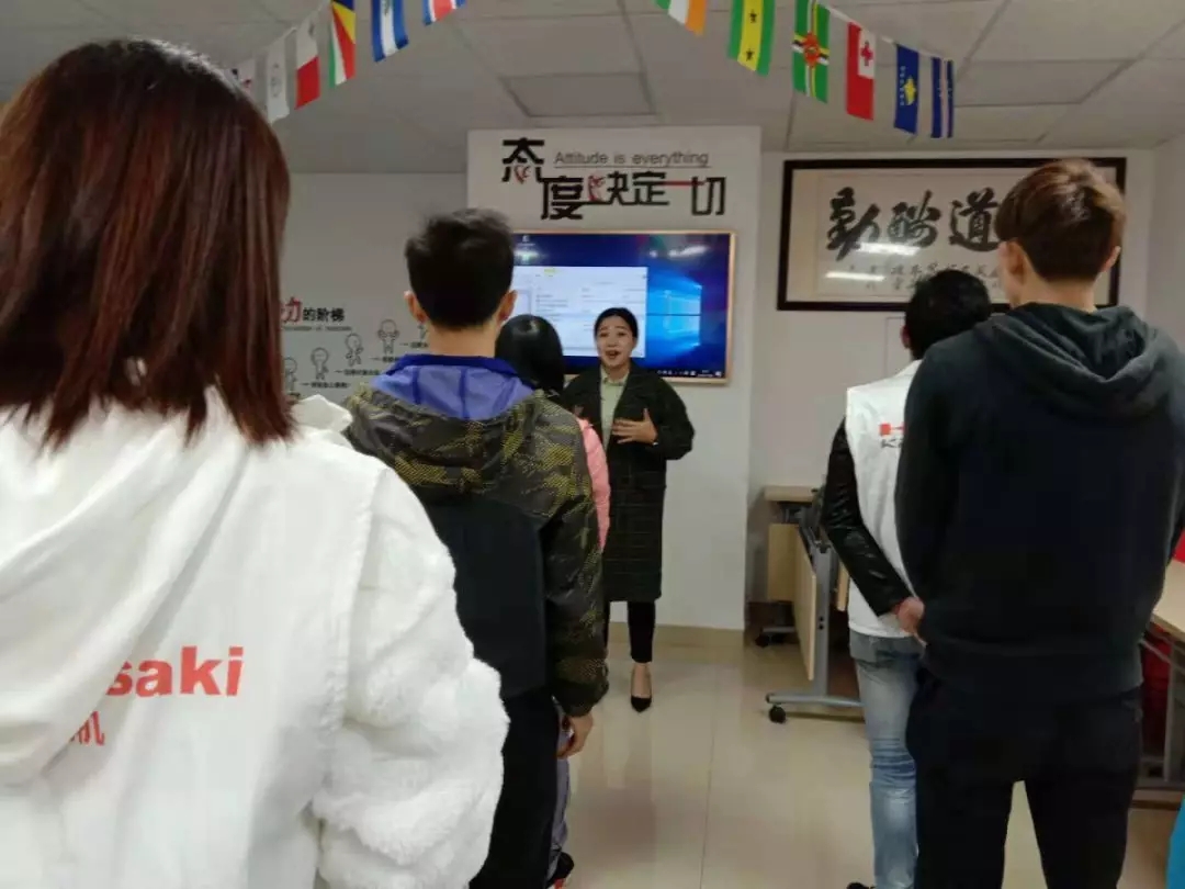 桂之邦早會、立體化落地，這樣的挖掘機配件批發(fā)團隊再給我來一打！