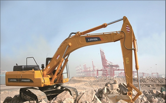 奮戰在巴鐵高速的雷沃挖掘機